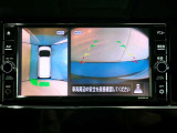 アラウンドモニター 白線や駐車車両をナビ及びルームミラーに表示 駐車している車両との位置関係も一目で分かって安心です