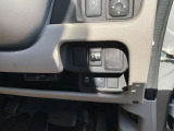 運転席の右下に各種スイッチがまとめられています。