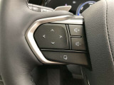 運転中、オーディオの操作をしてて、ハッとしたことはありませんか?ステアリングスイッチは、運転中でもハンドルでオーディオの操作が可能です。安全なドライブをサポートします。