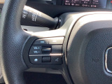 オーディオコントロールスイッチがハンドルに装備されているのでハンドルから手を離さずに運転が可能です。