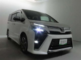 高輝度で点灯速度が速く、しかも消費電力の少ないLEDヘッドライトが装備されています!LEDの明るい光が走行中の視界の確保をサポートして、夜のドライブがより楽しく安全に運転できます♪
