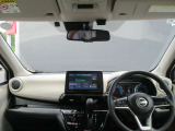 フロントガラスが広く視界が広々としているので、運転がとてもし易いです