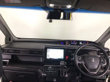 【前方視界】開放的な前方視界!運転がしやすく疲れにくいです♪窓が大きく、見通しがとっても良いおクルマですよ♪