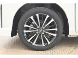純正なので車に似合うデザインになっていますね。スタッドレスタイヤもご相談下さい。