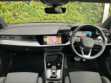 Audiのインテリアはエクステリア同様、優れたデザイン性とクオリティ、そして機能性を兼ね備えております。