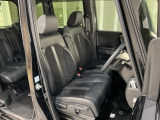乗降がしやすい運転席。高さが調節できて小柄な方でも運転しやすいポジションをとることができます。