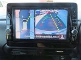 (全周囲モニター)車を上から見たような映像で死角もバッチリ確認できます。