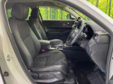 運転席シート廻りは使用感も少なく、良好な状態となっています。前オーナー様が丁寧に使っていたことがよくわかりますね。