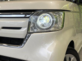 【LEDヘッドライト】悪天候や夜間走行時も良好な視界を確保し安心して運転できる高輝度LEDヘッドライトを装備!点灯速度が早く、消費電力も抑えられています。