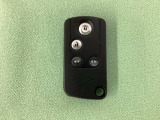 スマートキー付きですからドアロックの開閉およびエンジンスタートが楽々です。電動スライドドアの開け閉めもボタンで操作できます。