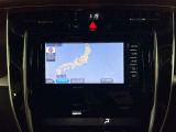 ディスプレイオーディオやカーナビは、現代のドライブにおいて欠かせない装備のひとつです。初めての場所でも迷いにくく、快適なルート案内で運転をサポートします。移動中のエンターテインメント性も高まります。