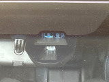 【シティブレーキアクティブシステム】低速走行中に前方の車両等を認識し、衝突しそうな時は警報とブレーキで衝突回避と被害軽減をアシスト。より安全にドライブをお楽しみいただけます。