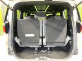 普段のお買い物や通勤、送迎等に十分な荷室スペースを確保しております。セカンドシートを倒すと、大きな荷物の積載も可能です♪