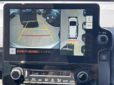 【パノラミックビューモニター】クルマを真上から見下ろした視点で駐車をサポートします!クルマの斜め後ろや真横など、いち早く障害物に気が付くことができます。