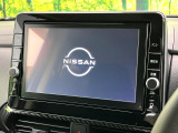 【純正大画面ナビ】人気の大型9インチナビを装備。存在感のある大画面はインパクト大!ナビ利用時のマップ表示は見やすく、テレビやDVDは臨場感がアップ!いつものドライブがグッと楽しくなります♪