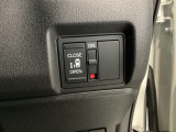 【助手席側パワースライドドア】です。リモコンや運転席のスイッチ操作で楽々自動開閉。