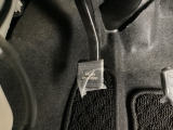 パーキングブレーキはフット式なので運転席と助手席の間はすっきり、移動も楽々です。さっと手が届く位置にATセレクトレバーやエアコンスイッチなどがあり操作性に優れています