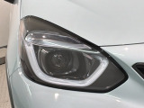 LEDヘッドライトは、点灯の瞬間から最大光量を発揮し、突然暗くなるトンネルなどでの安定感を高めます。