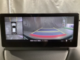 狭い場所での駐車やすれ違いなどでより的確な運転操作に役立つ360&deg;ビューモニターが装備されています。