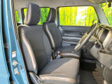 運転席シート廻りは使用感も少なく、良好な状態となっています。前オーナー様が丁寧に使っていたことがよくわかりますね。