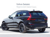 堂々としたスタンスを際立たせる、専用デザインの21インチ 5ダブルスポークアルミホイール。XC60 Black Editionは、静かに、そして力強く道を切りひらくあなたのための一台です。