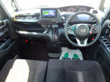 オシャレなインテリアで運転する気分も盛り上がりますよね^^
