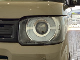 LEDヘッドライトは、点灯の瞬間から最大光量を発揮し、突然暗くなるトンネルなどでの安定感を高めます。