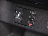 ◆片側電動スライドドア◆狭い駐車場でも乗り降りが楽々♪お子様が隣の車にドアを当ててしまう心配もございません!小さなお子様連れの方もこれで安心。
