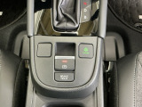 パーキングブレーキはスマートな電子制御式と合わせて渋滞時等にブレーキペダルから足を離しても停車状態を保持してくれるオートブレーキホールド機能で運転が楽になります。スタートはアクセルペダルを踏むだけ