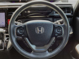 運転にかかわる様々な操作を安全に行えるように視点移動が少なく操作性に配慮されたスイッチ類が凝縮されたコクピットです。