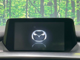 【マツダコネクトナビ】車内の雰囲気にマッチした一体型タイプのナビ。各種車輌設定やBluetooth再生等、様々な機能が楽しめます。直感的なダイヤル操作が可能で、使い勝手も良好です。