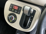 シンプルでスマートな操作のシフトレバーです