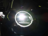 LEDオートヘッドライトを搭載しております。前方を非常に明るく照らす事ができ夜間走行時に重宝します。