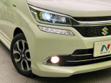 【LEDヘッドライト】悪天候や夜間走行時も良好な視界を確保し安心して運転できる高輝度LEDヘッドライトを装備!点灯速度が早く、消費電力も抑えられています。