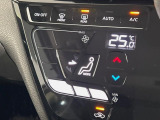 【オートエアコン】一度お好みの温度に設定すれば、車内の温度を検知し風量や温度を自動で調整。暑い&hellip;寒い&hellip;と何度もスイッチ操作をする必要はありません。快適な車内空間には必須の機能ですね♪