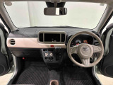 見易い計器類と運転し易いドライビングポジションは、視角も少なく前方&左右の見切りが良く運転し易いクルマです
