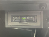 【ETC】有料道路を利用する際に料金所で停止することなく通過できる、ETC車載器(ノンストップ自動料金収受システム機器)が装備されています。セットアップを行うことで利用可能になります。