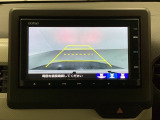 バックでの車庫入れも安心です! リアカメラが付いているバックモニター付のナビを装備しております。操作線もついており距離感も画面から確認できます。