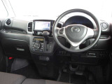 運転しながら、周囲がよく見えるおすすめのクルマです。フロントピラーを細くして前方視界を拡大し、右左折時の歩行者や交通状況に対する視認性を向上させています。