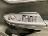 パワーウインドウは運転席でドア4枚とも上下の操作ができるようになっています。子供さんが勝手に操作できないようにロックすることも可能です。