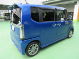 後方視界が広々すっきり。また大きなドアミラーでバック駐車や車線変更、合流時なども後ろがしっかり確認できます。