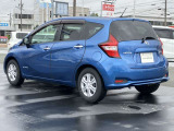 車線逸脱警報、車両が車線をはみ出す可能性がある場合に警報音と警告表示でドライバーに知らせてくれます。