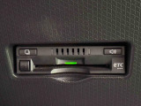 ETCカードを挿入することで高速道路を利用する際の支払いがキャッシュレスになったり、ETCスマートインターチェンジが利用できたり、とても便利なアイテムです!保証は修理保証のみとなります。