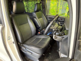 運転席シート廻りは使用感も少なく、良好な状態となっています。丁寧に使われていたことがよくわかりますね。