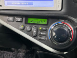 【オートエアコン】一度お好みの温度に設定すれば、車内の温度を検知し風量や温度を自動で調整。暑い&hellip;寒い&hellip;と何度もスイッチ操作をする必要はありません。快適な車内空間には必須の機能ですね♪