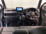 【前方視界】開放的な前方視界!運転がしやすく疲れにくいです♪窓が大きく、見通しがとっても良いおクルマですよ♪