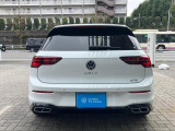 ダイナミックターンインジケーター付き3DのLEDテールランプ。ウィンカーの光が流れるように点滅、後続車からの視認性が高まり、万一の追突の危険性を軽減します。