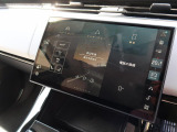 13.1インチの曲面型のタッチスクリーンは、車載システムを直感的に操作可能。触覚フィードバックの機能を備え、タッチ操作の精度が向上しています。