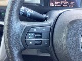 オーディオコントロールスイッチがハンドルに装備されているのでハンドルから手を離さずに運転が可能です。