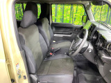 運転席まわりには十分なスペースがあり、大柄な方でもゆったり運転していただける環境です。